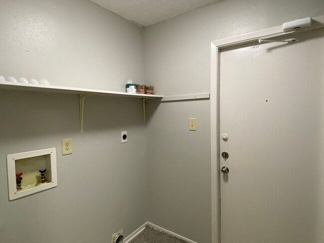 Building Photo - 7146 Spring Grove Dr