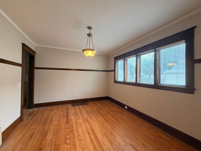 Building Photo - 1047 Sibley St NW