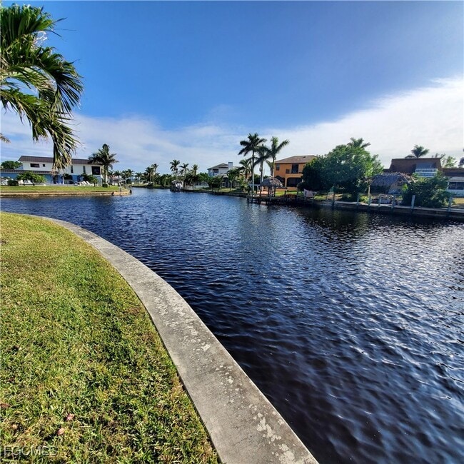 Building Photo - 828 Victoria Dr