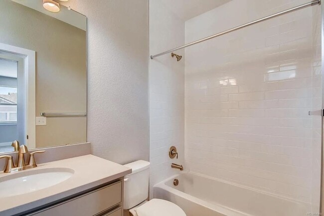Building Photo - High End 4 Bed 5 Bath House in the Anthem ...
