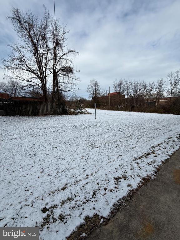 Building Photo - 3003 Preston Ave