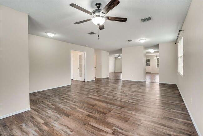 Building Photo - 208 Blazing Star Trail