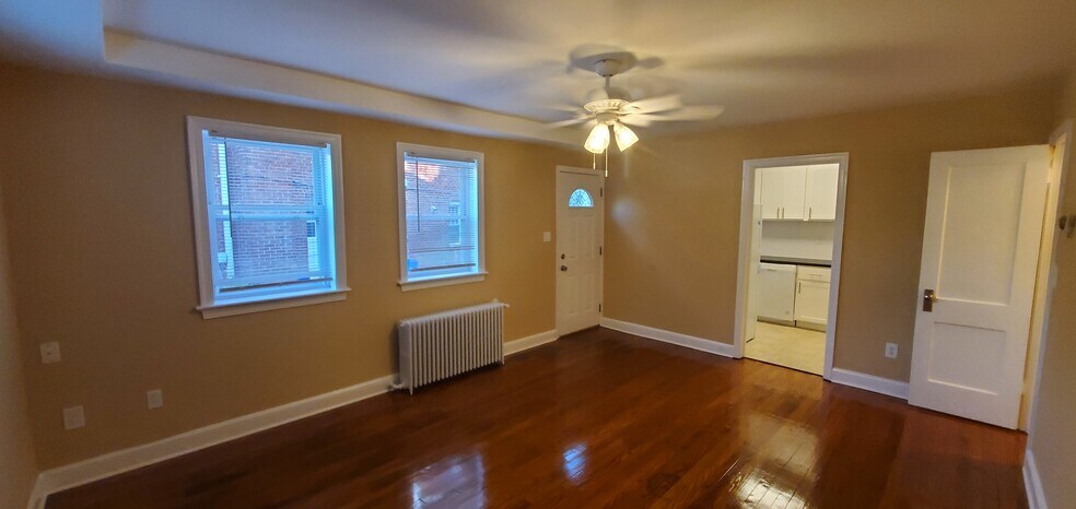 Building Photo - 814 Greenwood circle