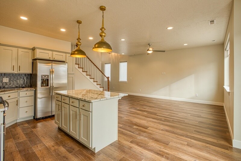 Building Photo - 602 E Fort Union Blvd