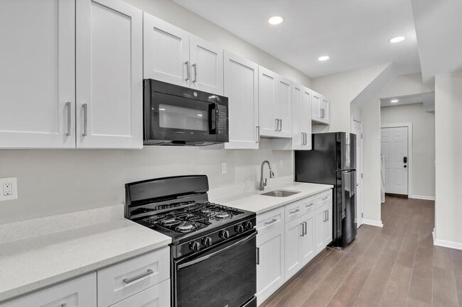 Building Photo - 4029 W Cold Spring Ln