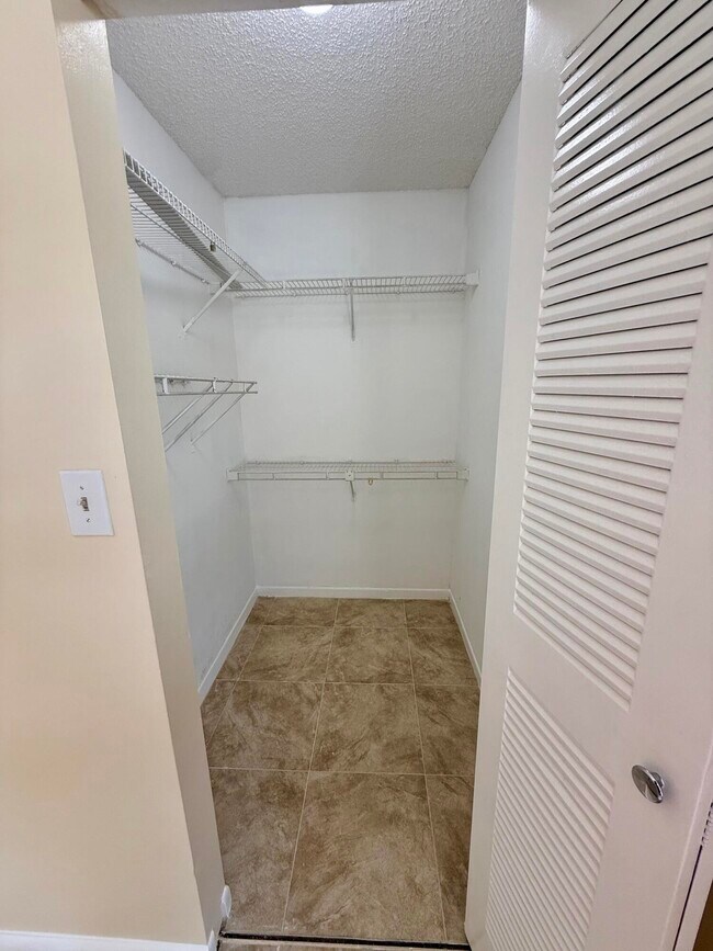 Building Photo - 1142 Coral Club Dr