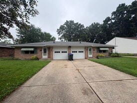 Building Photo - 817 Hollywood Cir