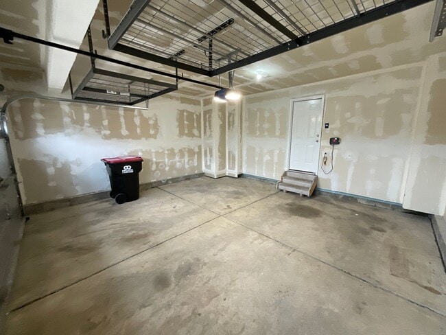 Building Photo - 3 Bedroom Home Available Near N Gate Blvd ...
