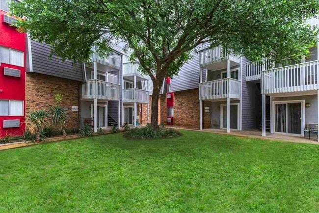 Building Photo - 2612 Southwest Pkwy