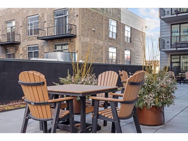 Building Photo - 740 Portland Ave