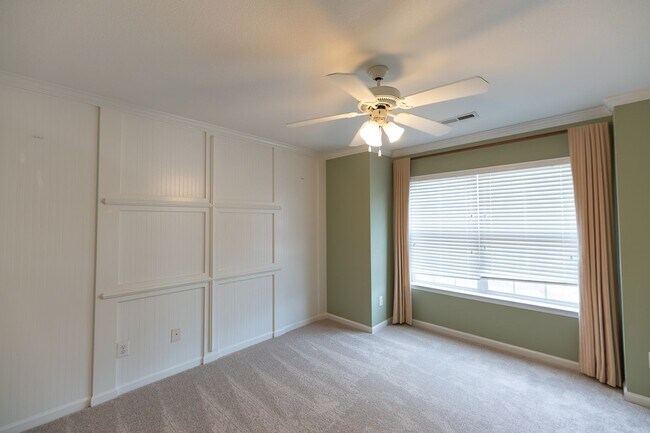 Building Photo - 111 Goldfinch Ave