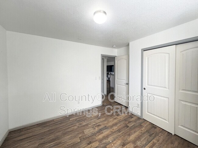 Building Photo - 6168 Rocking Chair Ln