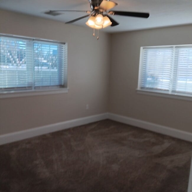 Building Photo - 339 Center St