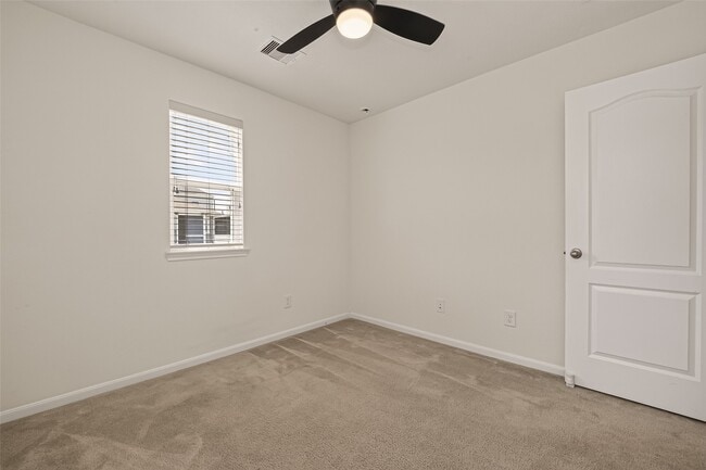 Building Photo - 1850 Commons Hill Ln