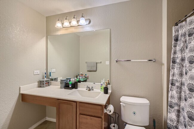 Building Photo - HALF OFF First Month Rent: 3 Bed/2.5 Bathroom~ Multiple Living Spaces~ Located near Lackland AFB!