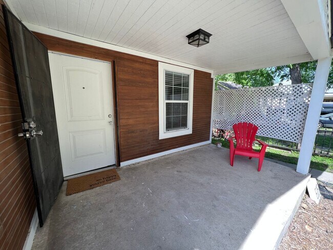 Building Photo - 615 Parkview Ave