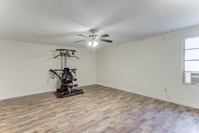 Building Photo - 305 Yaupon St