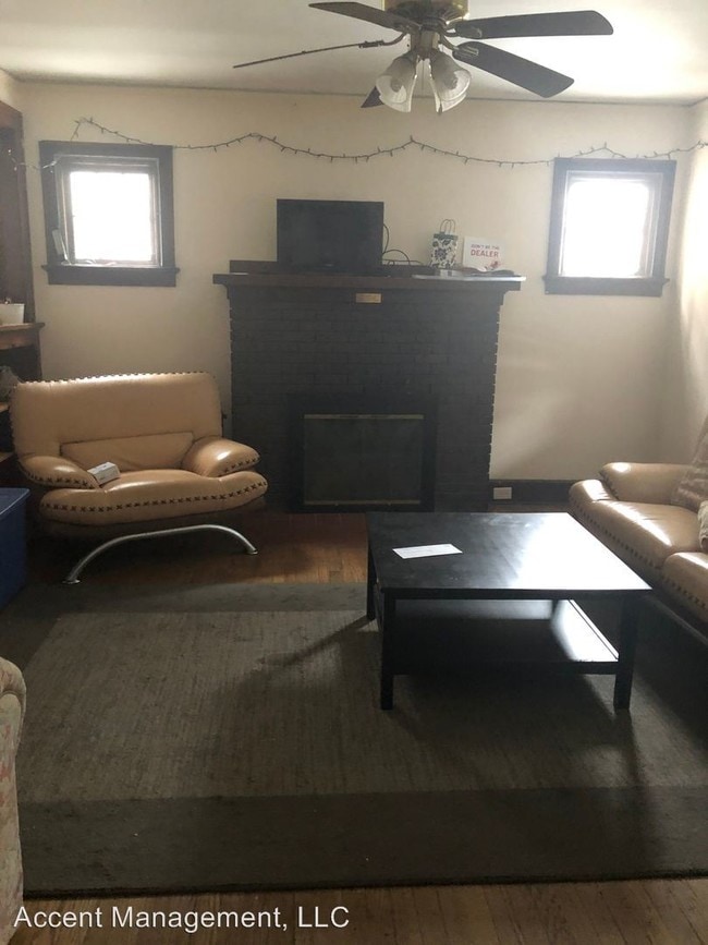 Building Photo - 2021 University Ave