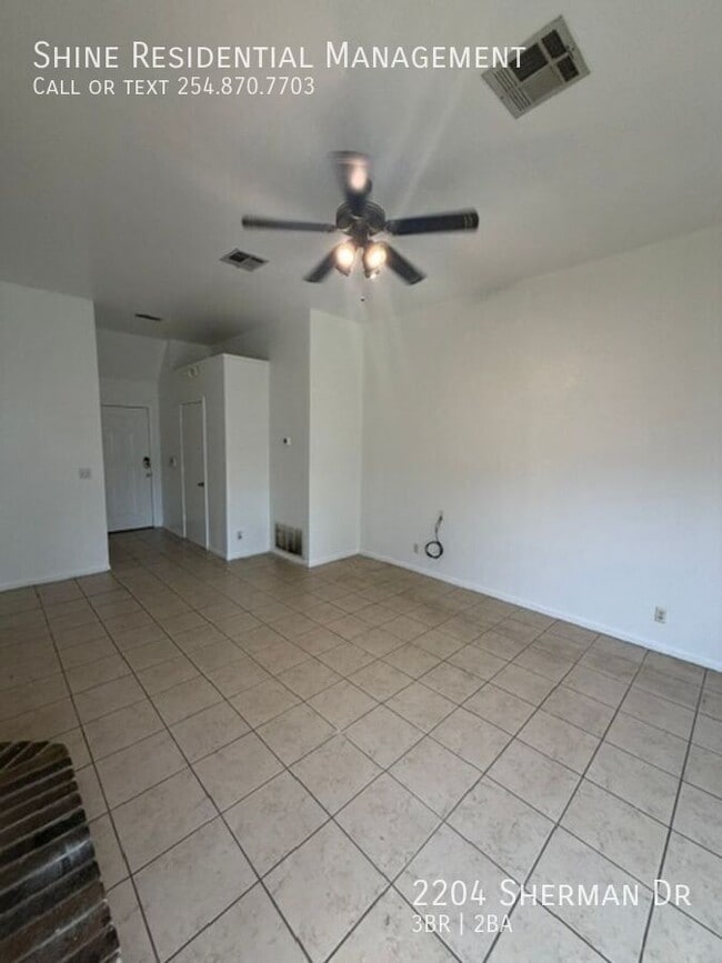 Building Photo - 2204 Sherman Dr