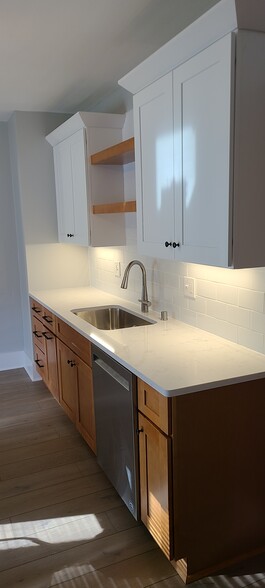 Kitchen - 3352 S Schauer Ave