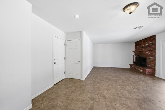 Building Photo - 4Bed/2Bath House at 59th Ave/Cactus Rd! Ready for Immediate Move-In! – NO HOA!