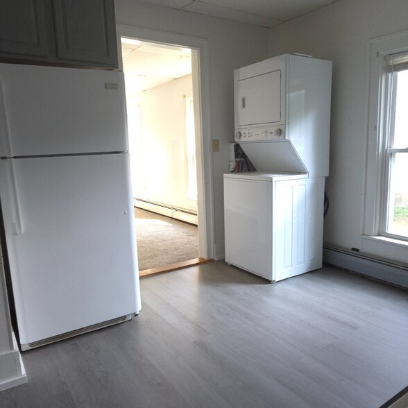 Building Photo - 19-21-21 Mcdougall Ave