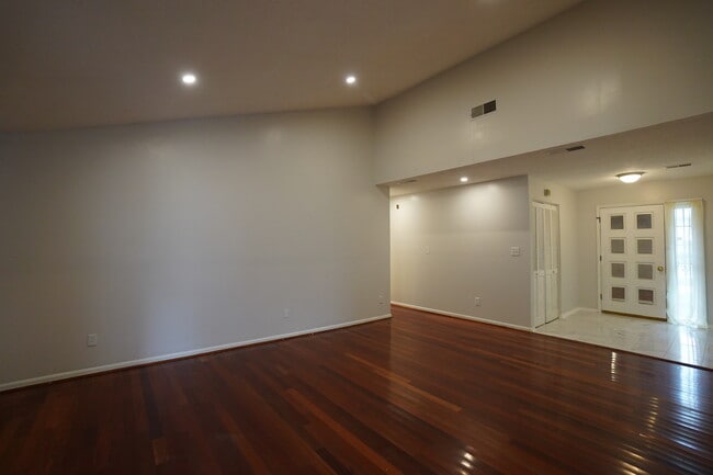 Building Photo - 505 Westchester Dr