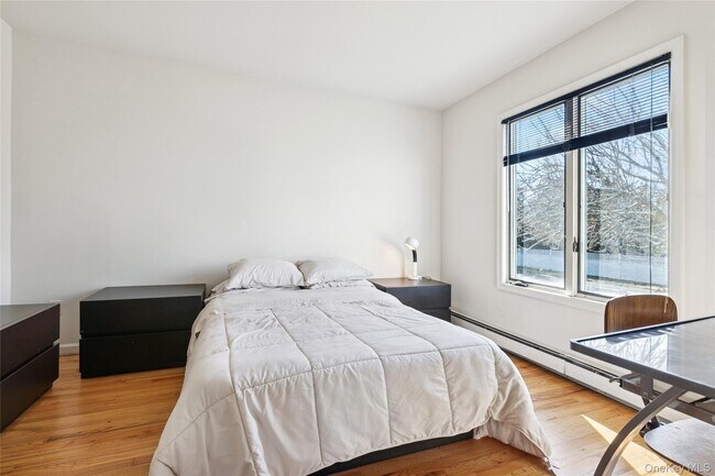 Building Photo - 22 Meadow Ln