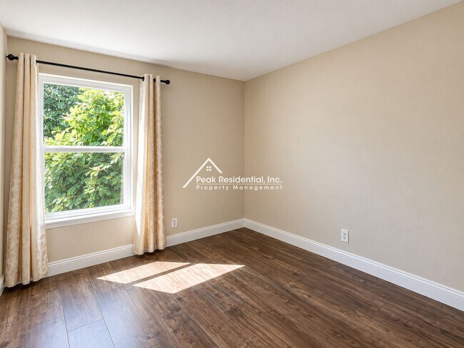 Building Photo - 8330 Crossoak Way