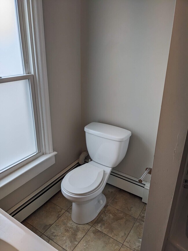 Building Photo - 329 N 2nd St