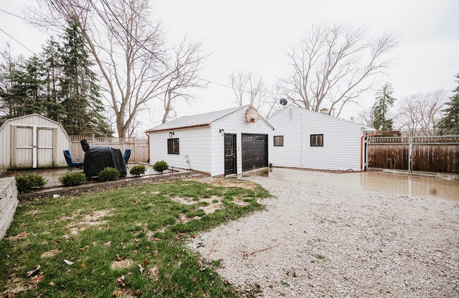 Building Photo - 829 N Bennett St