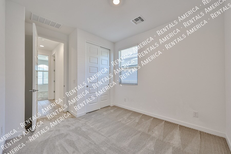 Building Photo - 1625 W la Mirada Dr