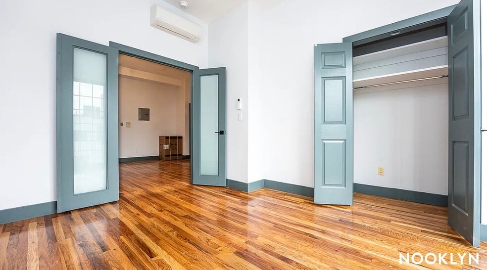 Building Photo - 52 Monitor St