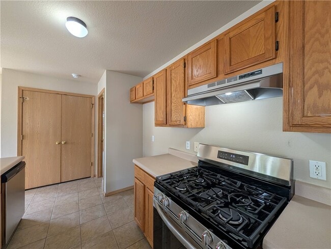 Building Photo - 605 Cedarbrook Ct