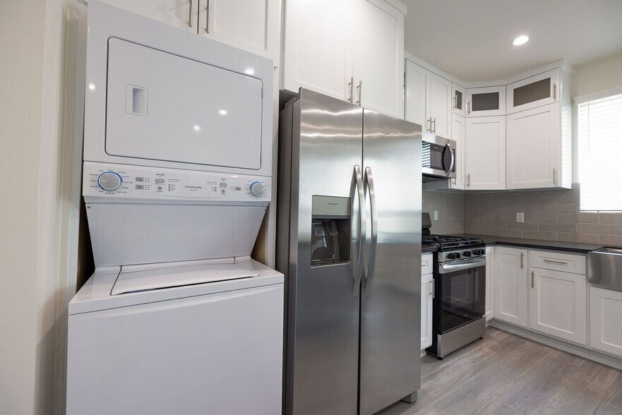 Building Photo - 1130 1/2 West 39th Street