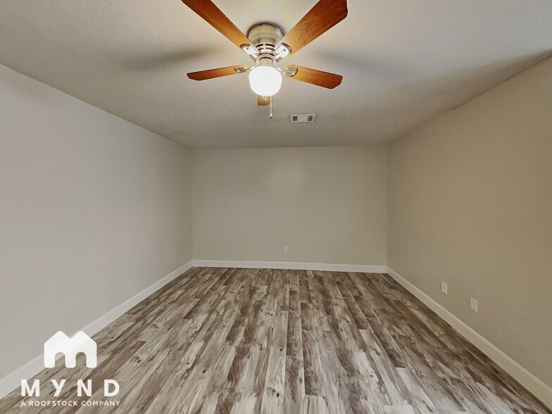 Building Photo - 61 S Circlewood Glen