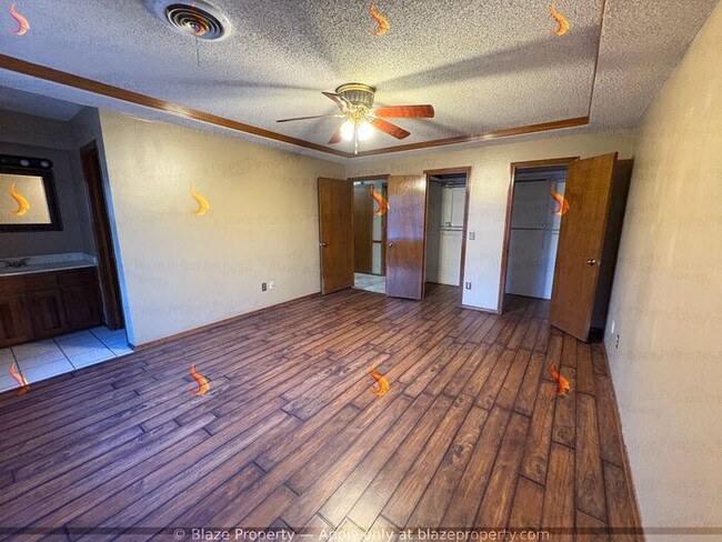 Building Photo - Charming 3 Bed, 2 Bath Home with Garage & ...