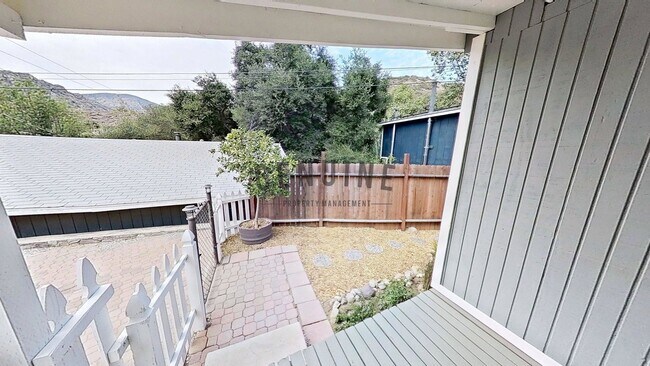 Building Photo - Adorable 2Bd 2Ba Home in Silverado Canyon