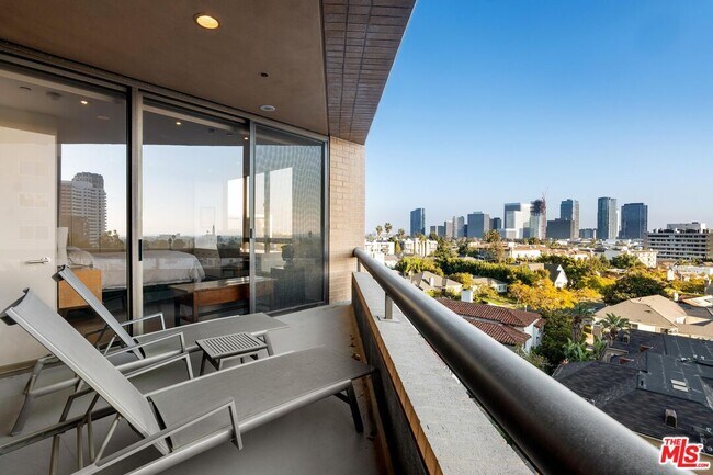 Building Photo - 10430 Wilshire Blvd