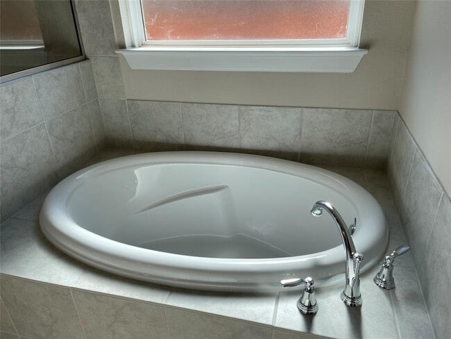 Building Photo - 1220 Highland Ridge Rd