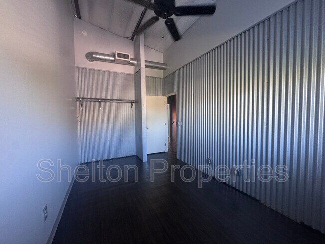 Building Photo - 2121 W Hayward Ave