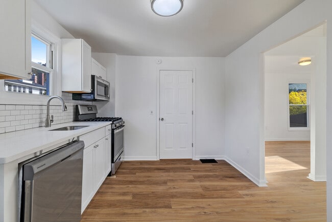 Building Photo - 607 Murray St