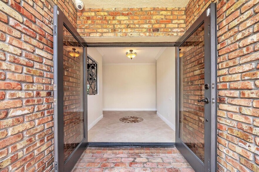 Building Photo - 4920 SW 170th Ave