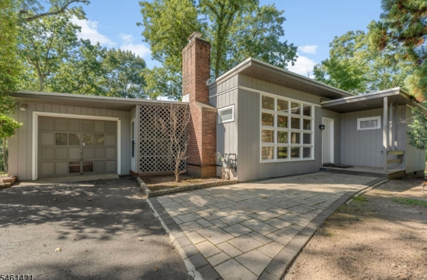 Building Photo - 879 Vosseller Ave