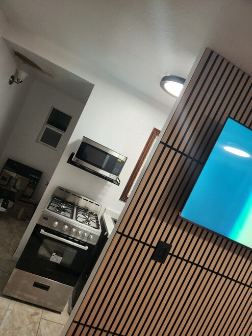 Building Photo - 716 1/2 W 60th St