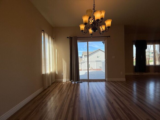 Building Photo - 5-bedroom home with expansive mountain views!