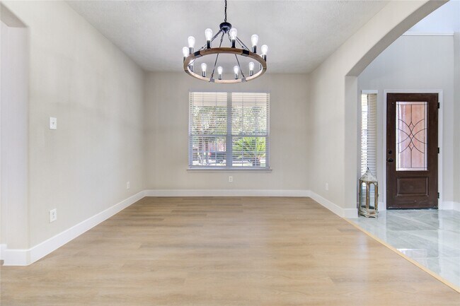 Building Photo - 5512 Canyon Bluff Ln