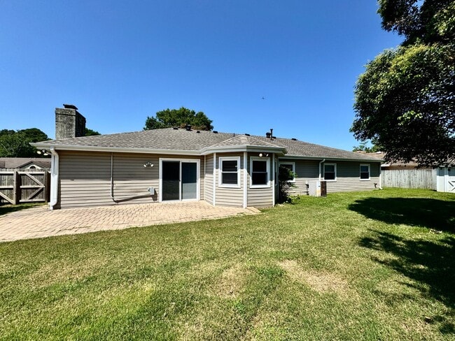Building Photo - A Ranch Home In Great Neck!  Ready NOW!  P...