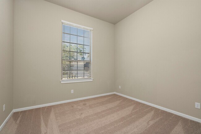 Building Photo - 412 Northern Pike Dr