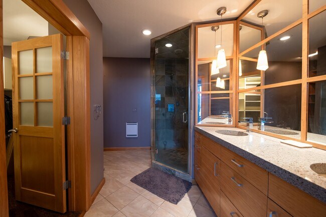 Building Photo - Luxurious multi-level penthouse condo - Flats Westbank